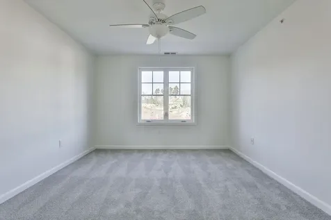 75 Crestview Way Raymond NH 03077