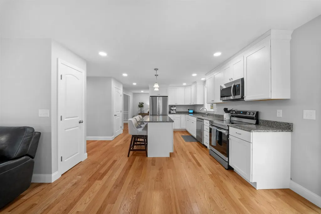 4 Lorelai Way Nashua NH 03062