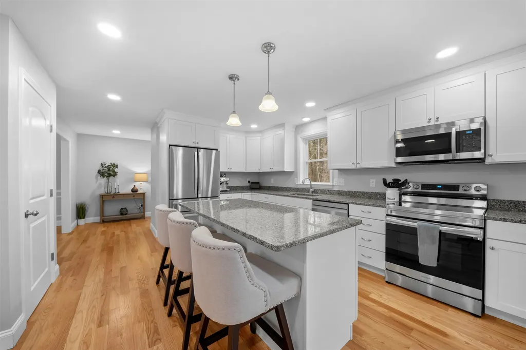 4 Lorelai Way Nashua NH 03062
