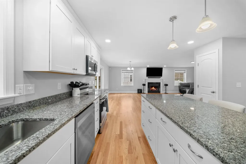 4 Lorelai Way Nashua NH 03062