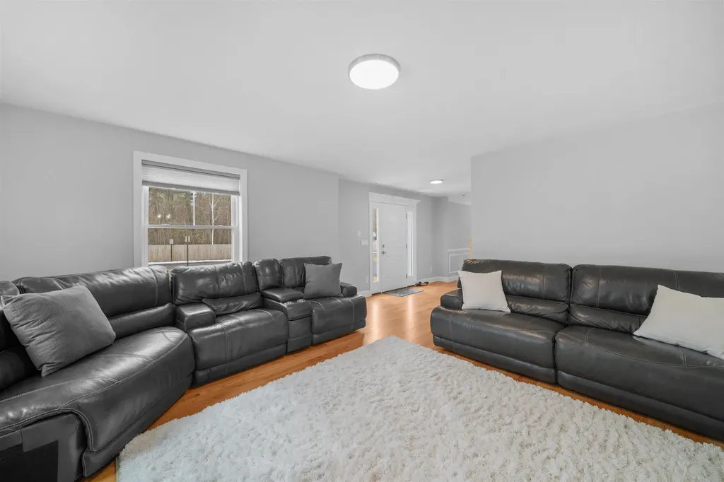 4 Lorelai Way Nashua NH 03062