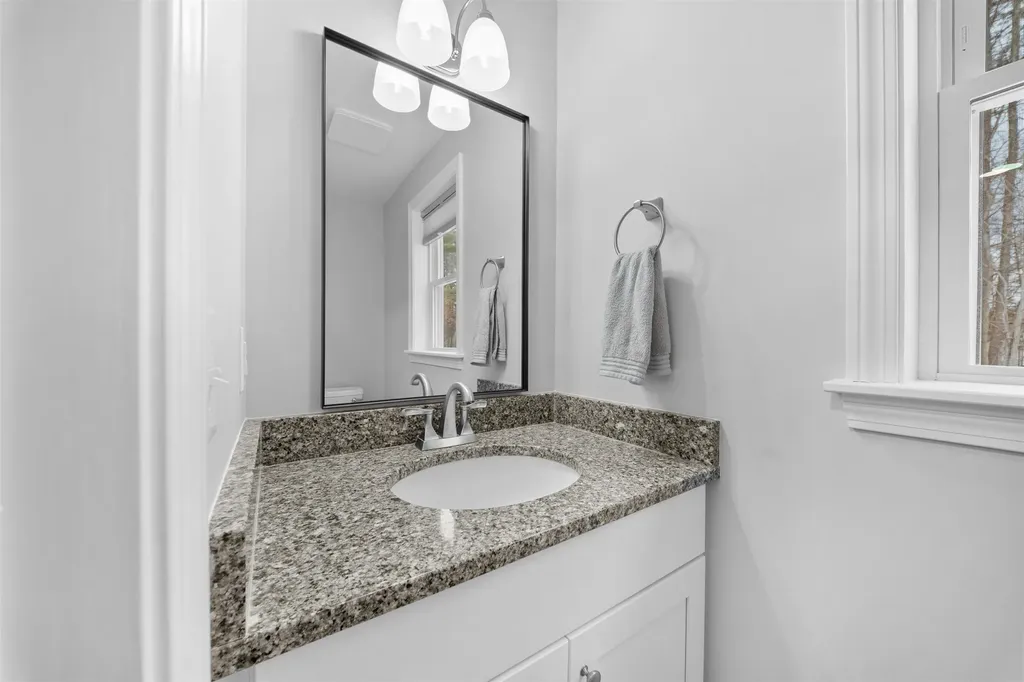 4 Lorelai Way Nashua NH 03062