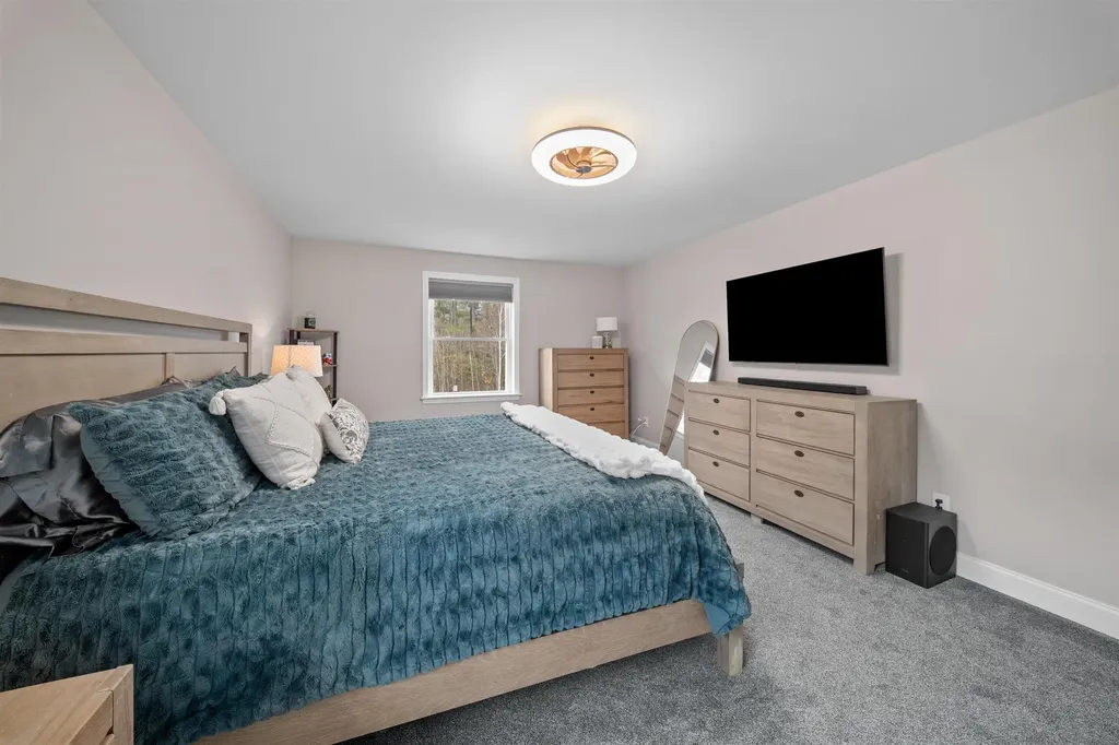 4 Lorelai Way Nashua NH 03062