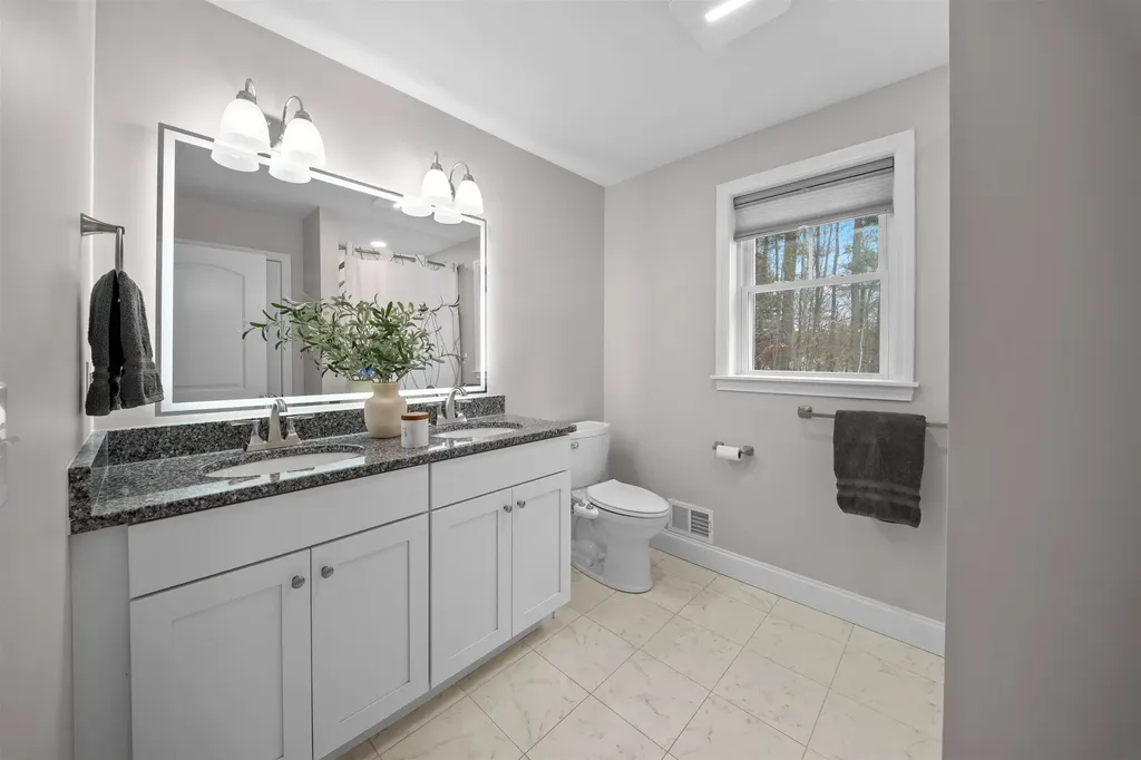 4 Lorelai Way Nashua NH 03062