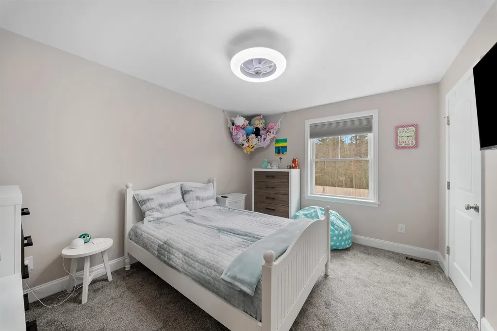 4 Lorelai Way Nashua NH 03062