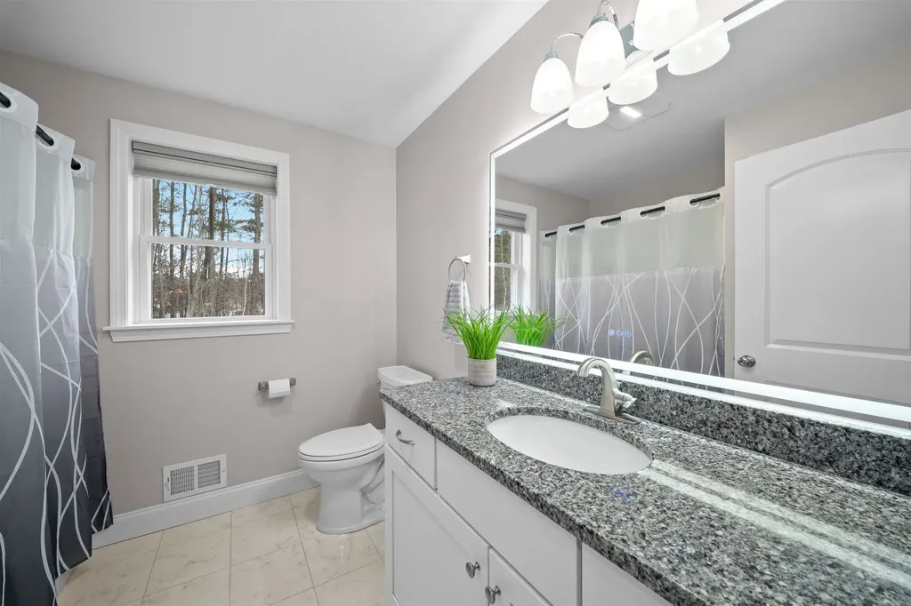 4 Lorelai Way Nashua NH 03062