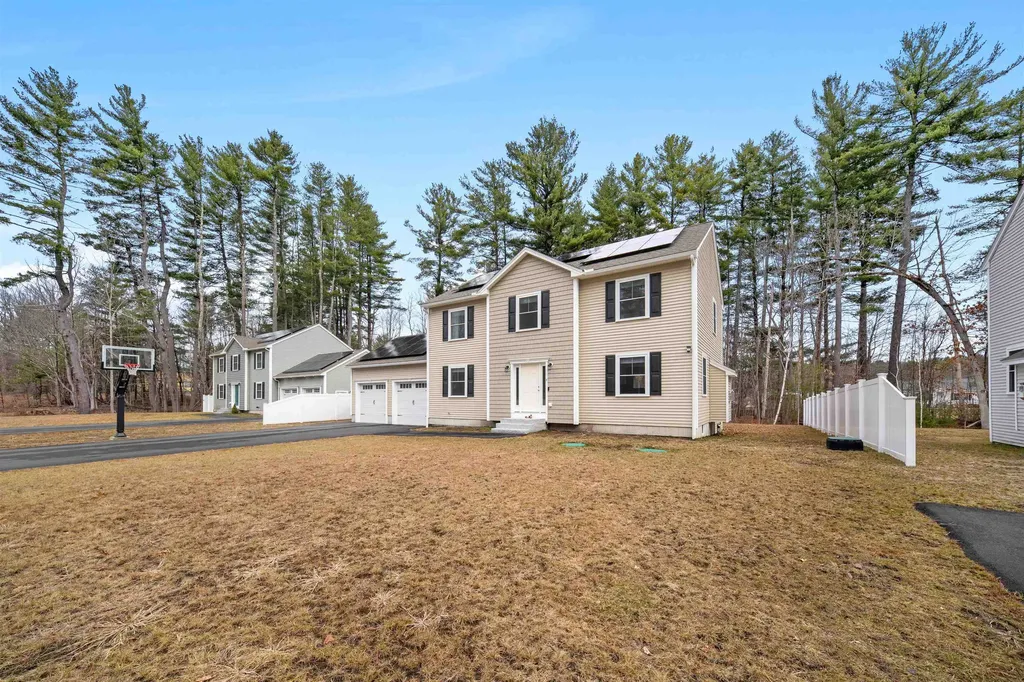 4 Lorelai Way Nashua NH 03062