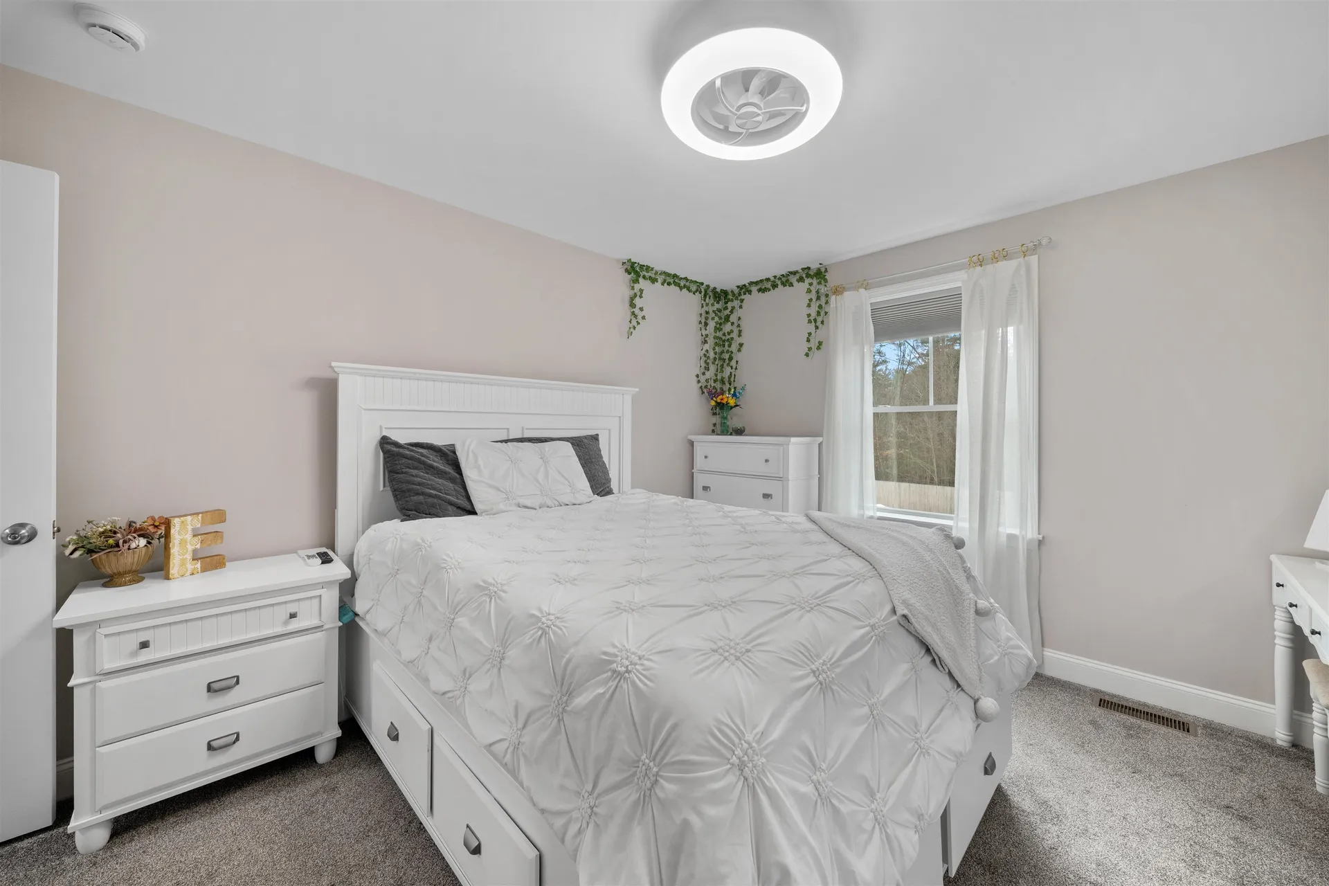 4 Lorelai Way Nashua NH 03062