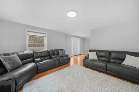 4 Lorelai Way Nashua NH 03062