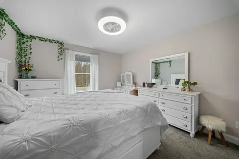 4 Lorelai Way Nashua NH 03062