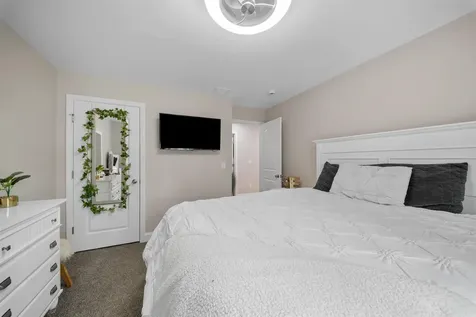 4 Lorelai Way Nashua NH 03062
