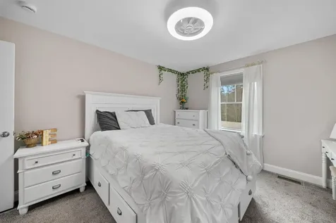 4 Lorelai Way Nashua NH 03062