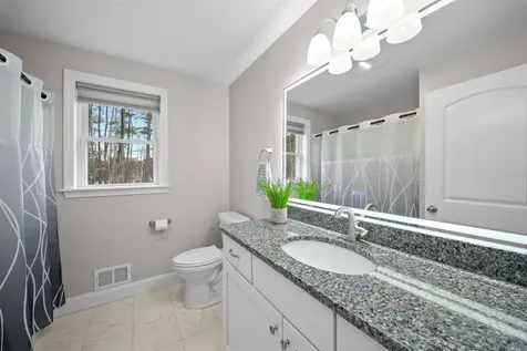 4 Lorelai Way Nashua NH 03062