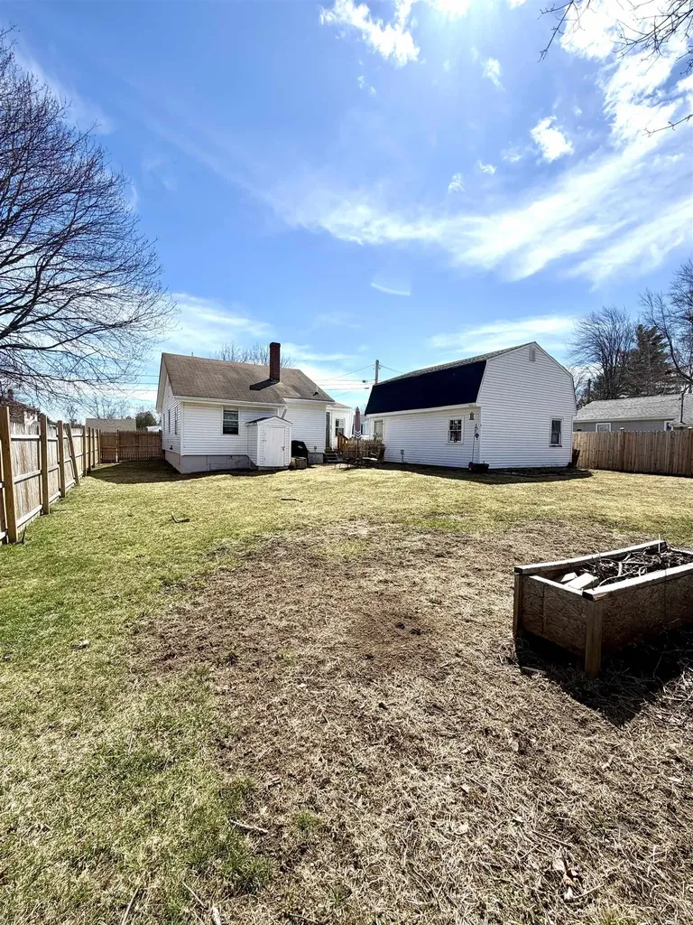 12 Lawn Avenue Rochester NH 03867