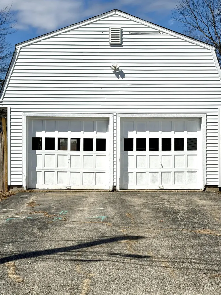 12 Lawn Avenue Rochester NH 03867