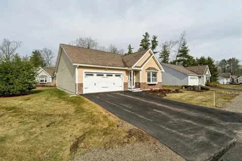 11 Castle Court Kingston NH 03848