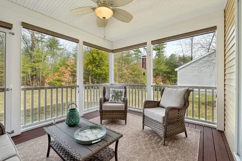 11 Castle Court Kingston NH 03848