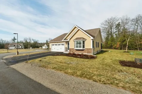 11 Castle Court Kingston NH 03848