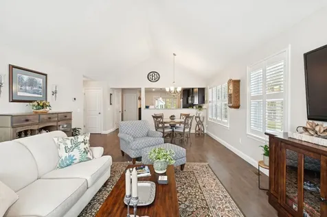 11 Castle Court Kingston NH 03848