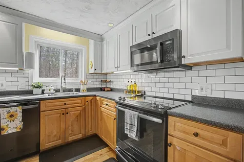 37 Mcgettigan Road Milford NH 03055