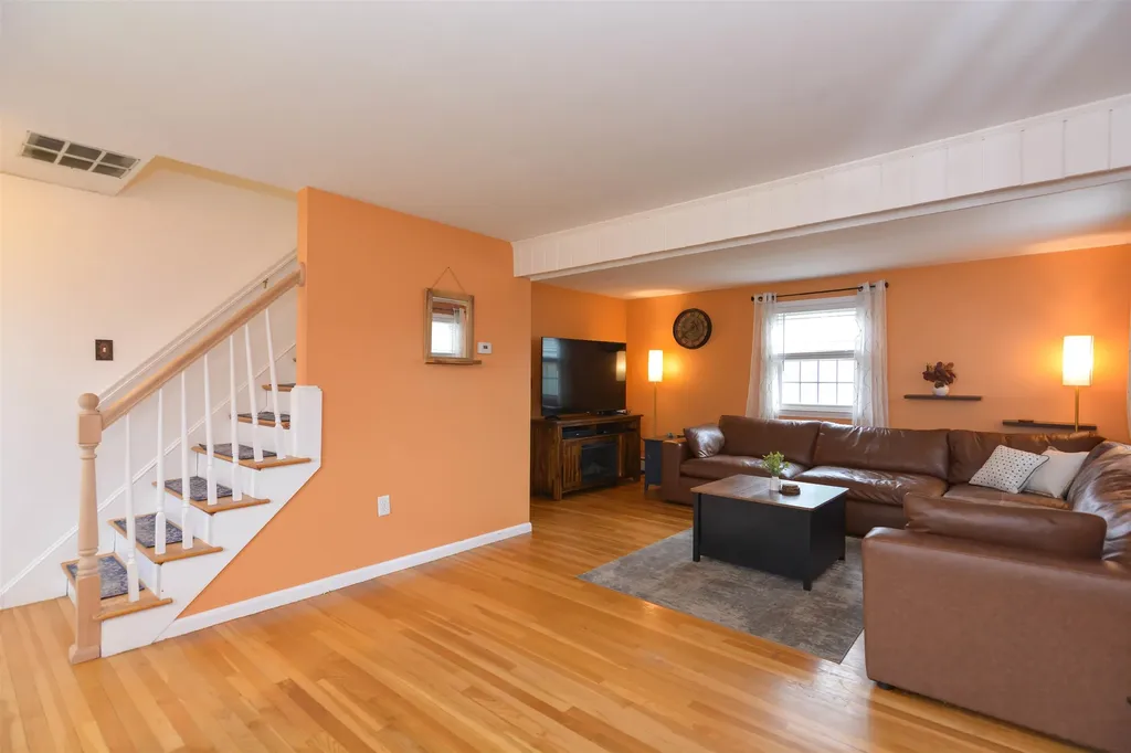 40 Barkland Drive Derry NH 03038