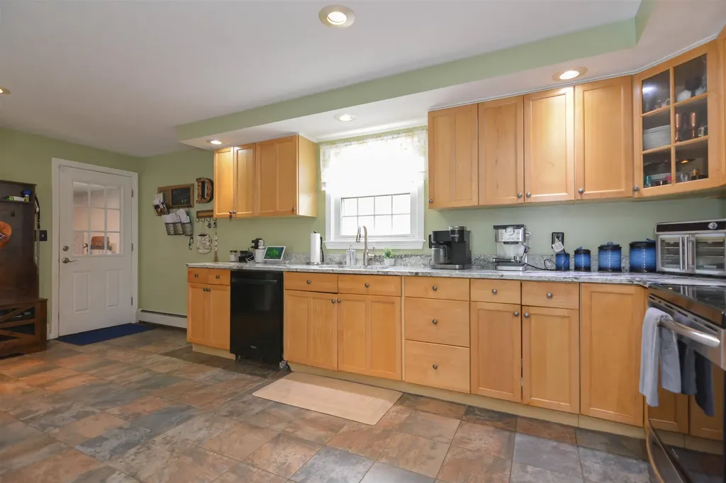 40 Barkland Drive Derry NH 03038