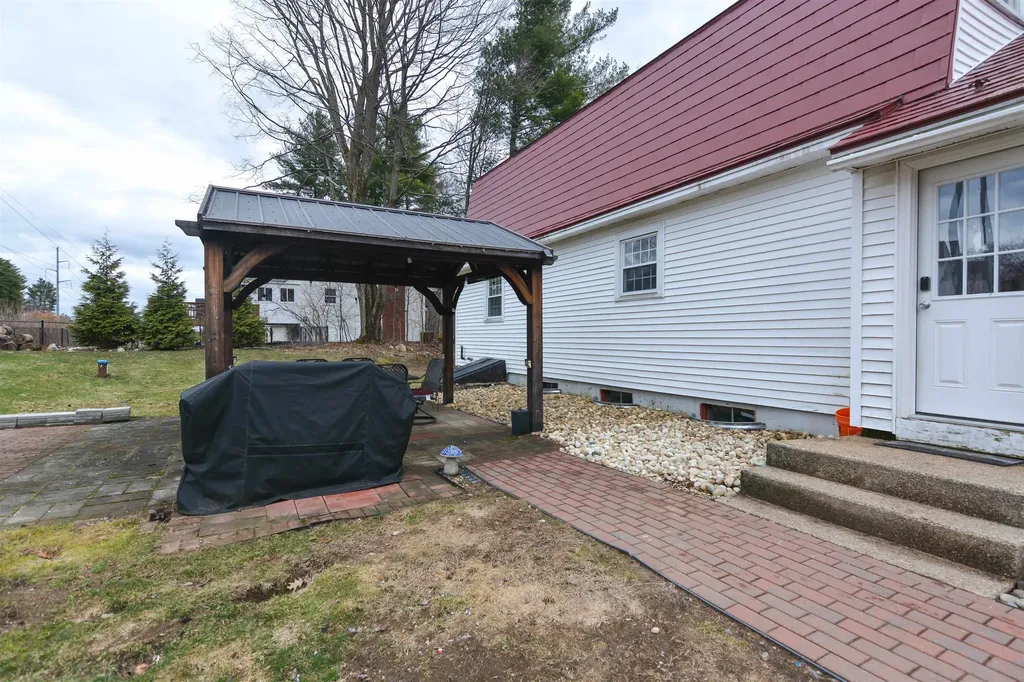 40 Barkland Drive Derry NH 03038