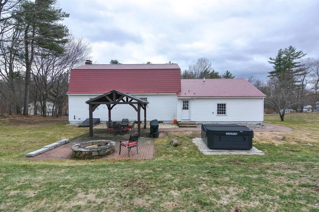 40 Barkland Drive Derry NH 03038