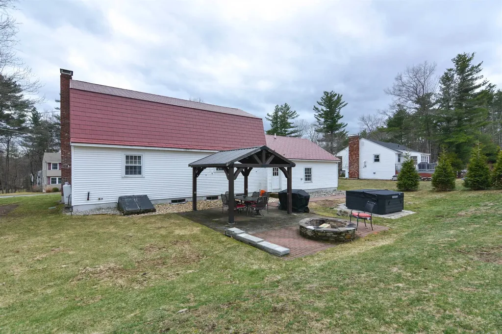 40 Barkland Drive Derry NH 03038