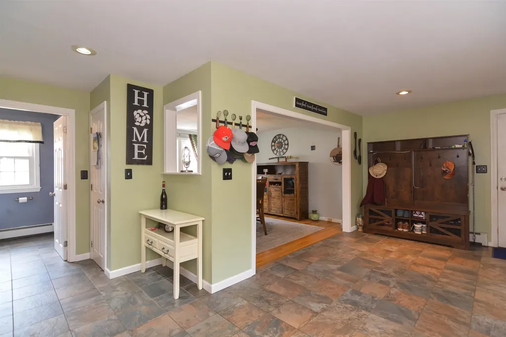 40 Barkland Drive Derry NH 03038