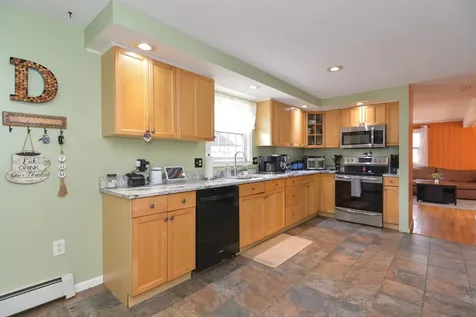 40 Barkland Drive Derry NH 03038
