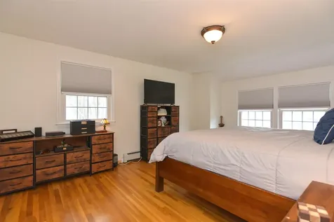 40 Barkland Drive Derry NH 03038