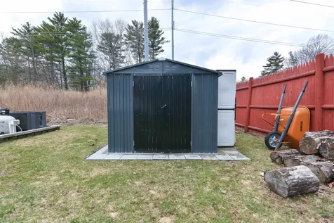 40 Barkland Drive Derry NH 03038