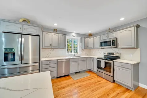8 Stonewall Way Newmarket NH 03857