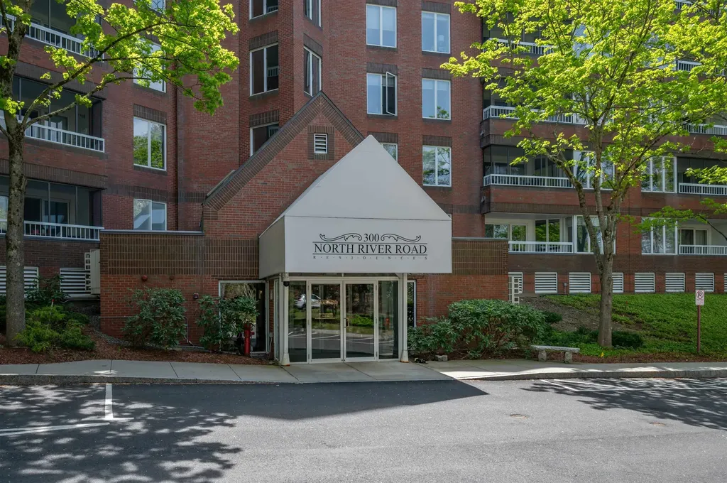 300 River Road Manchester NH 03104