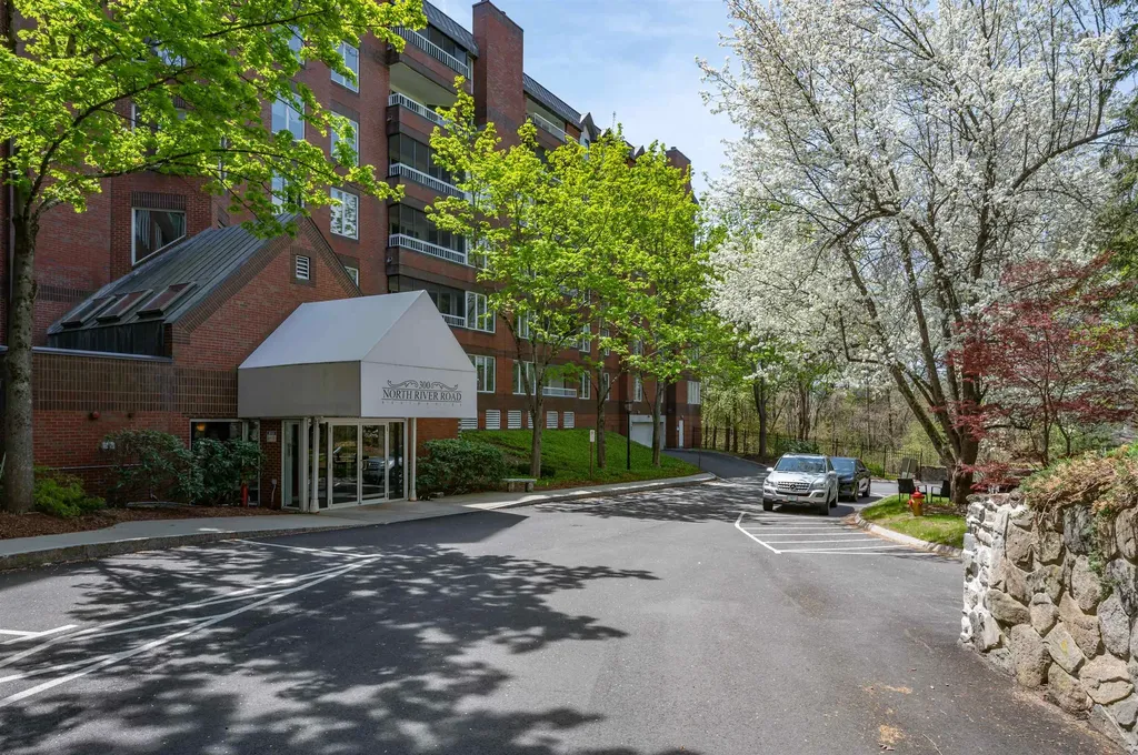 300 River Road Manchester NH 03104