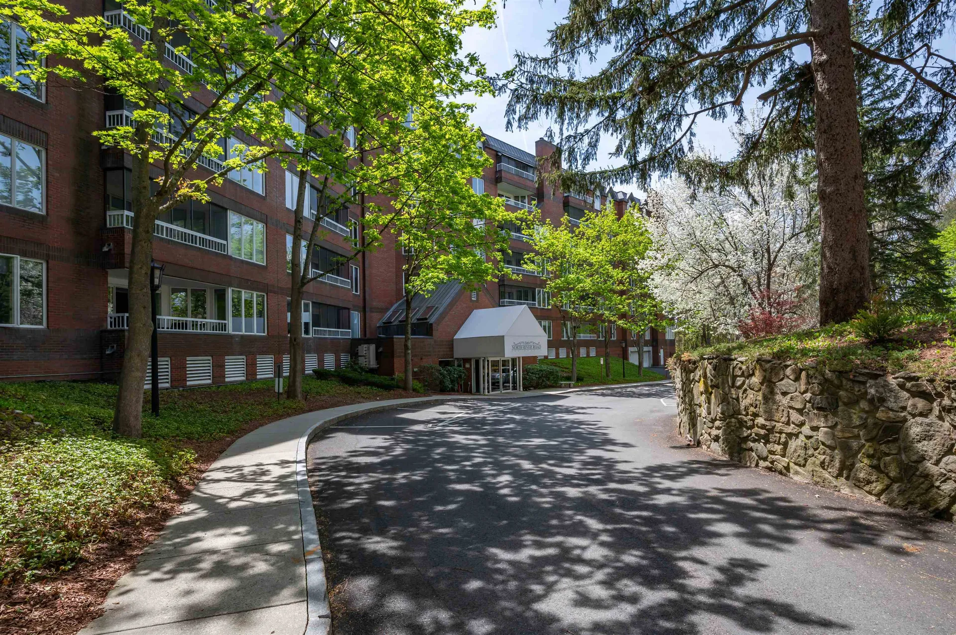300 River Road Manchester NH 03104