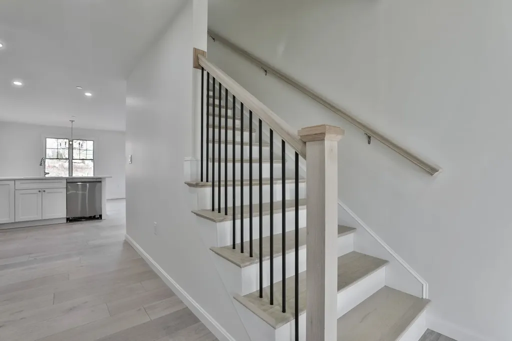 69 Crestview Way Raymond NH 03077