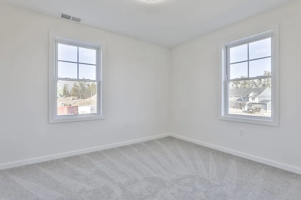 69 Crestview Way Raymond NH 03077