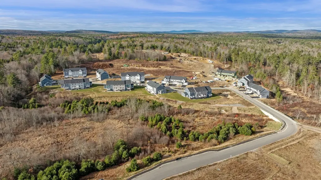 69 Crestview Way Raymond NH 03077