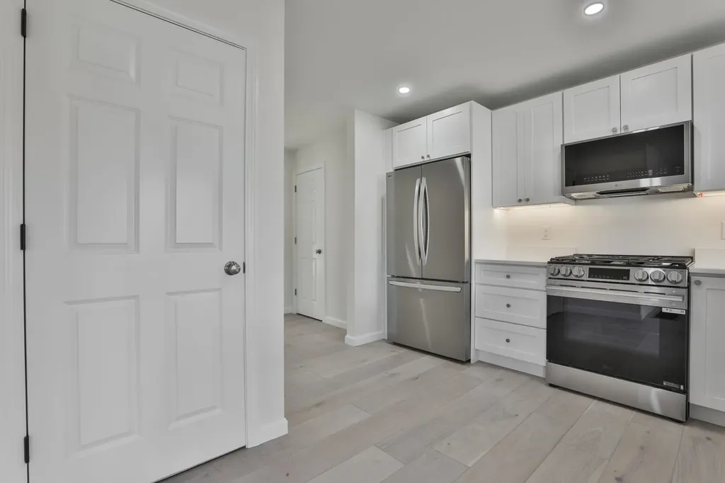 69 Crestview Way Raymond NH 03077