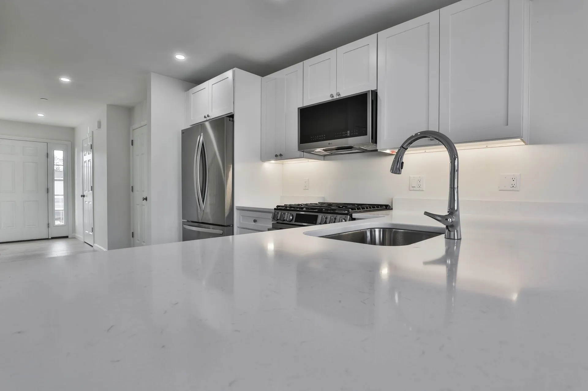 69 Crestview Way Raymond NH 03077