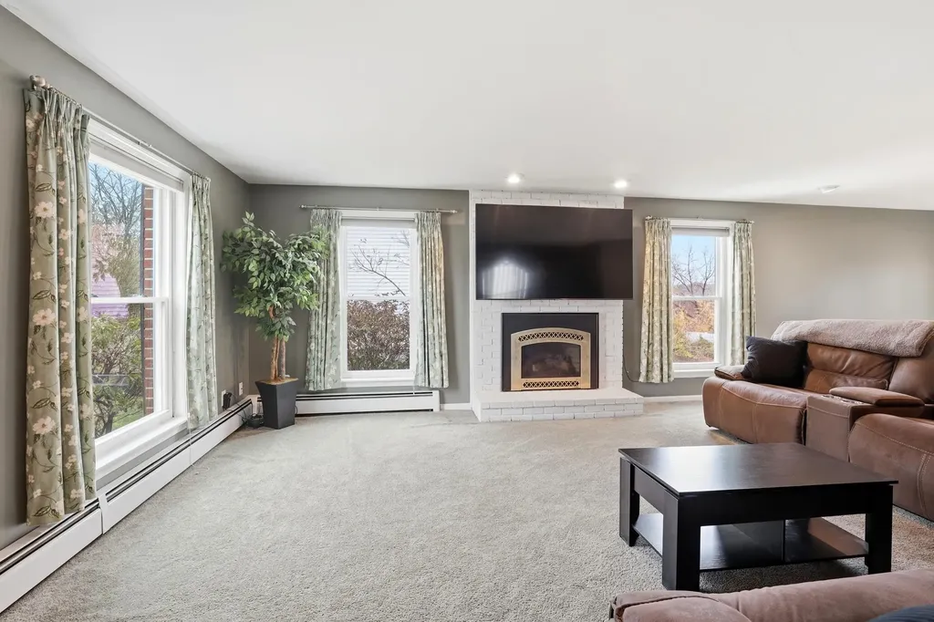 147 Leewood Street Manchester NH 03103