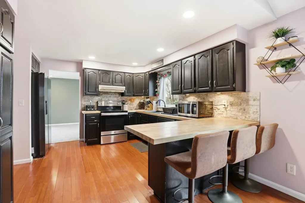 147 Leewood Street Manchester NH 03103