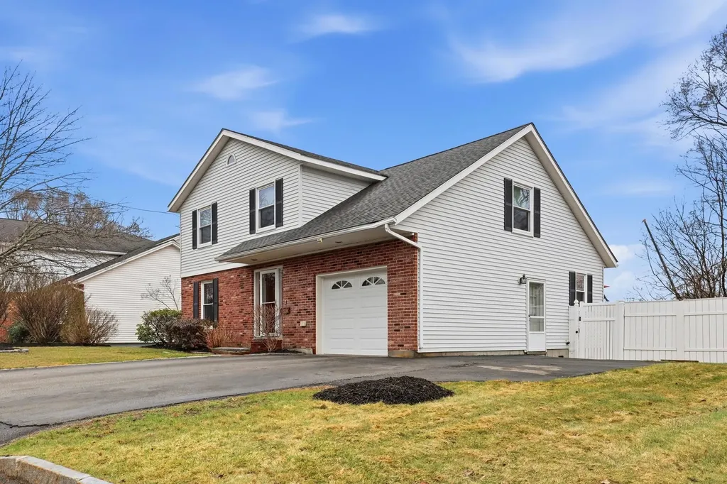 147 Leewood Street Manchester NH 03103