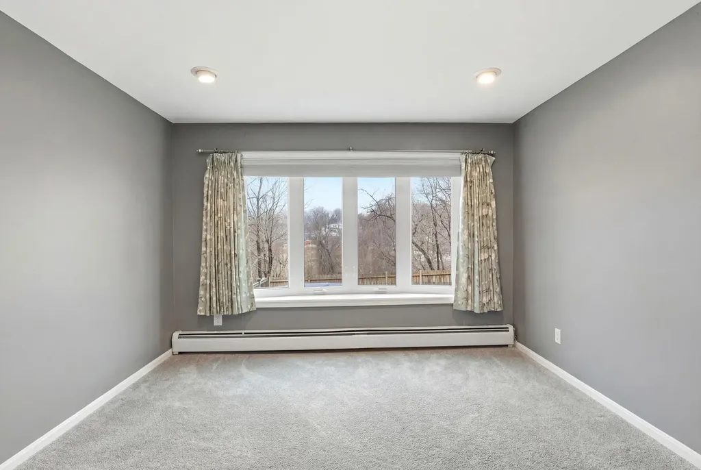 147 Leewood Street Manchester NH 03103