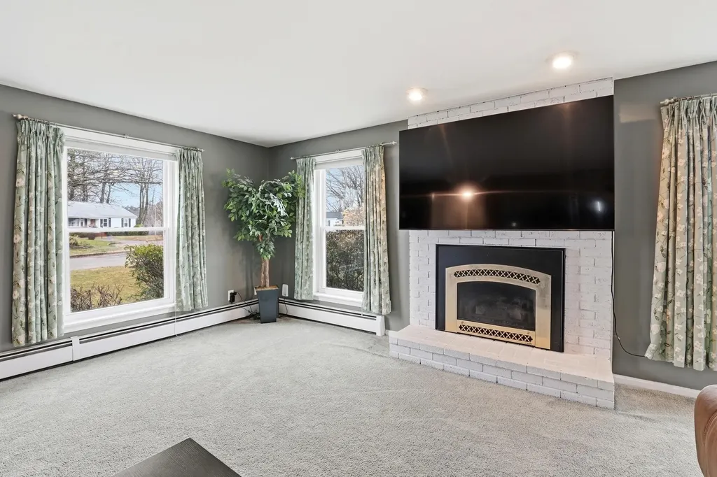 147 Leewood Street Manchester NH 03103