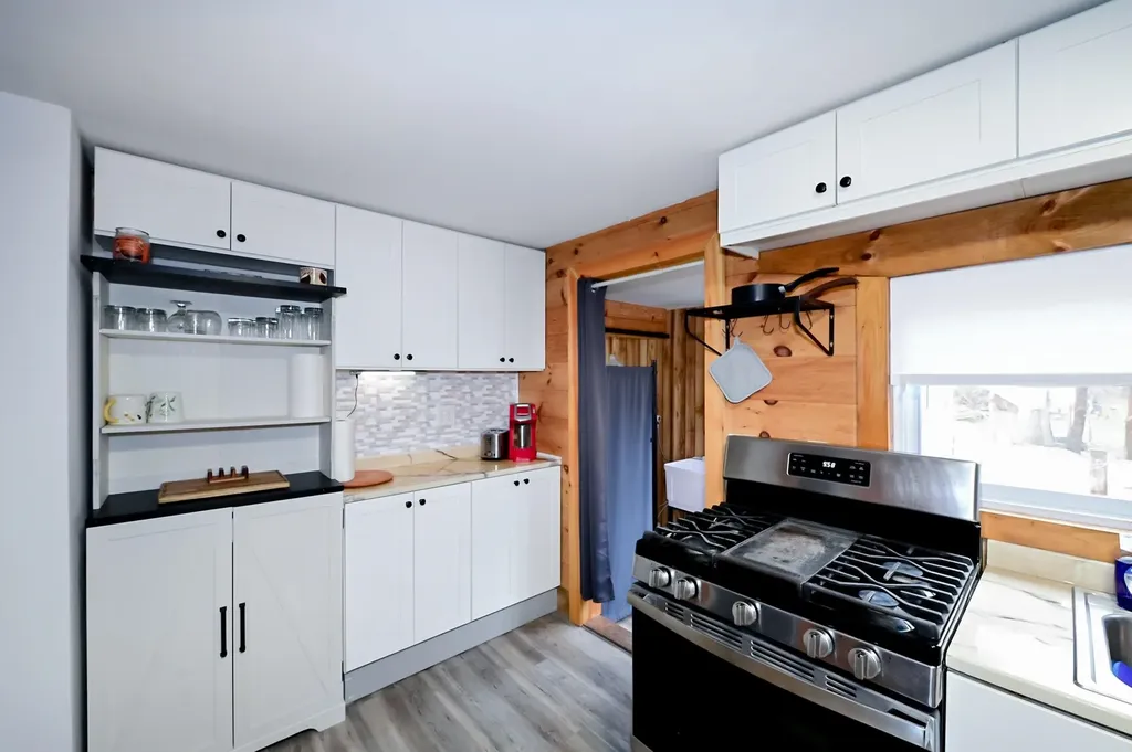 3 Hollywood Avenue Raymond NH 03077