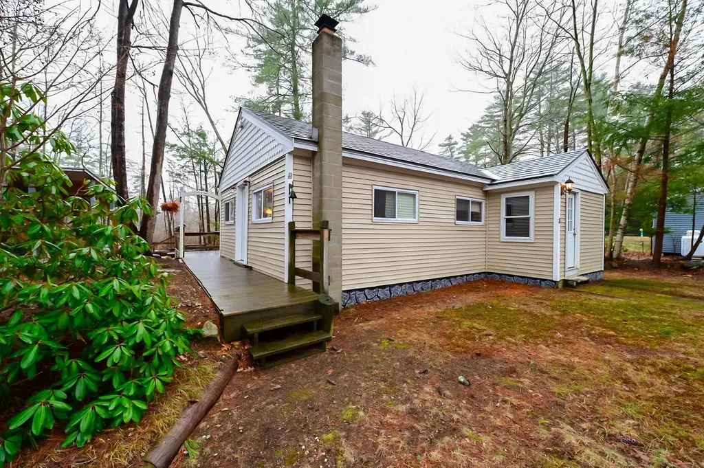 3 Hollywood Avenue Raymond NH 03077