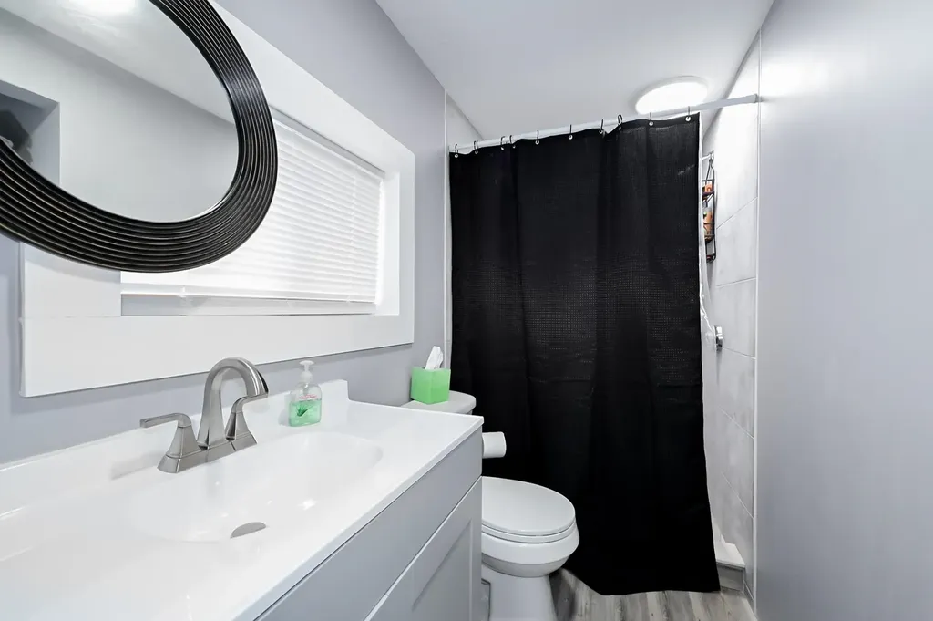 3 Hollywood Avenue Raymond NH 03077